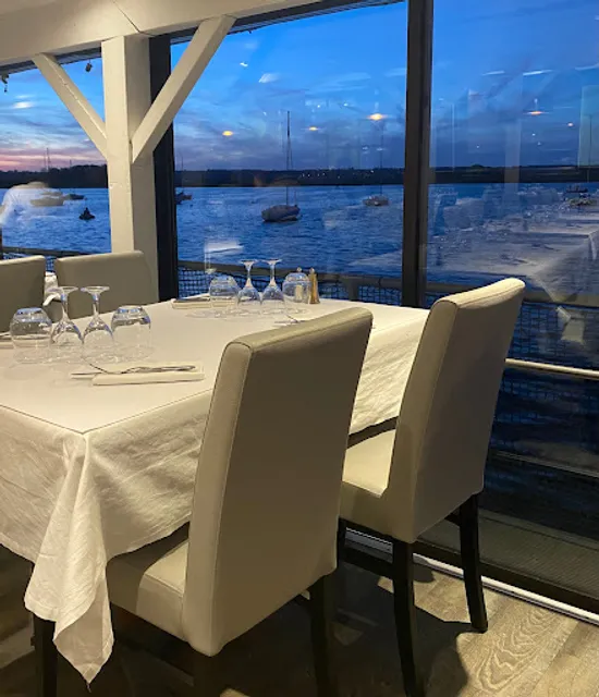 TIKI au bord de l'eau