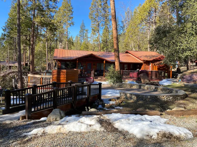Buss Stop Yosemite Cabin