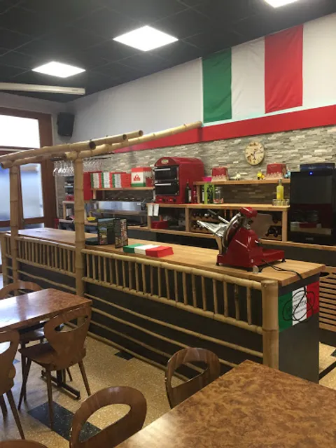 Le penalty bar concert Pizzas