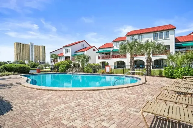 St Thomas Square MOA