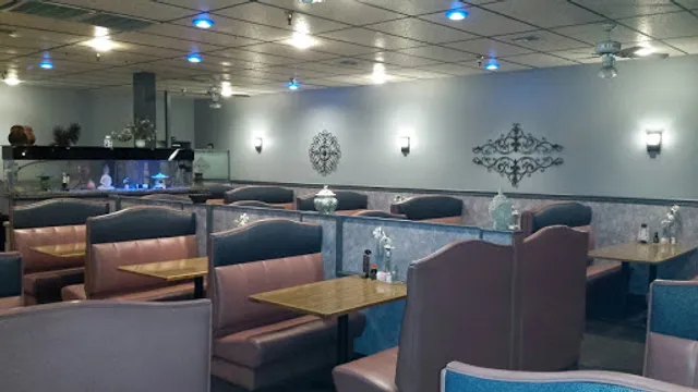 Maxi's Chinese Restaurant and Lounge