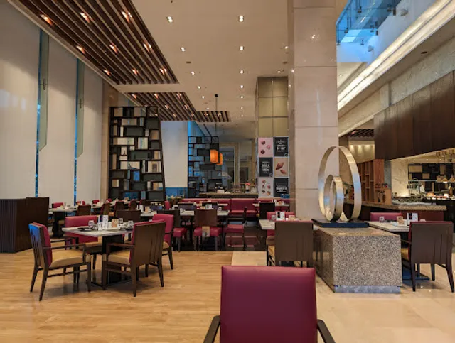 MoMo Cafe - Courtyard By Marriott Hotel, Chakan