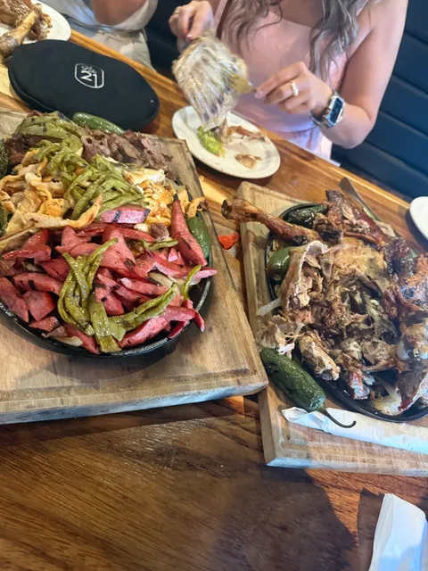 La Veintiuno - Barra & Vino