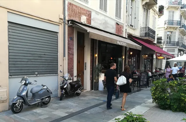 Brasserie Legend Café