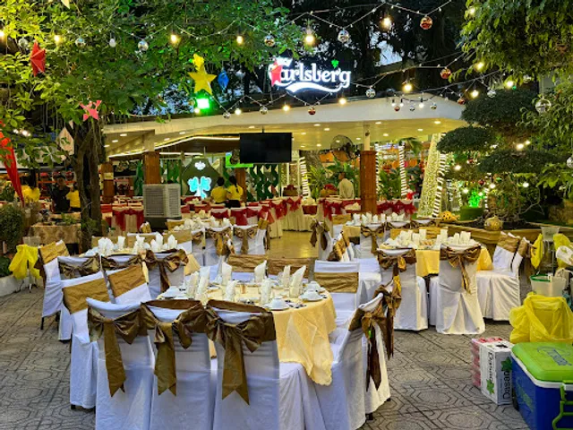 Nhà Hàng Phi Phố Biển