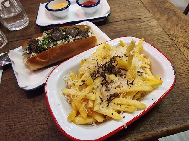 Le Cozy Lobster and burger