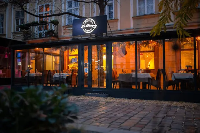 La Piazza Restaurant