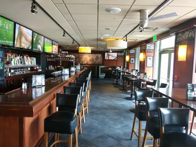 Bar Louie - Oakbrook Terrace