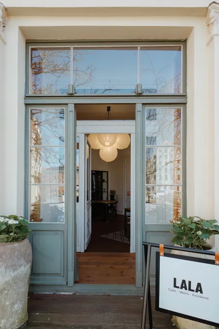 LALA Cafe - Tagesbar