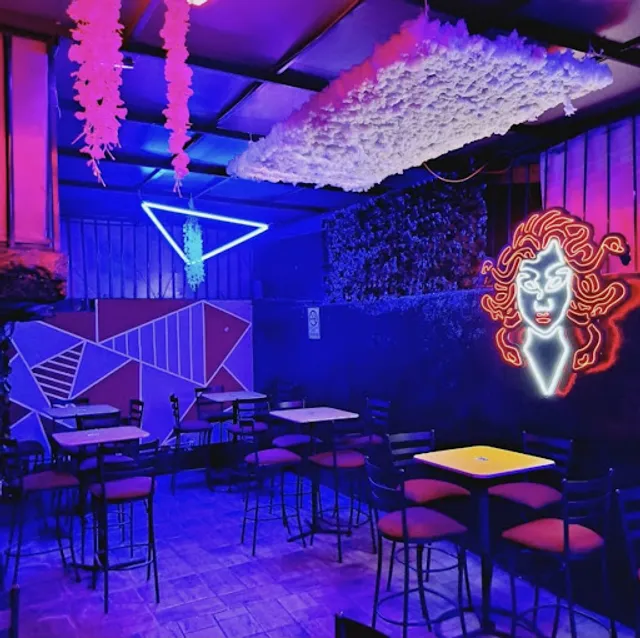 Medusa snacks & drinks