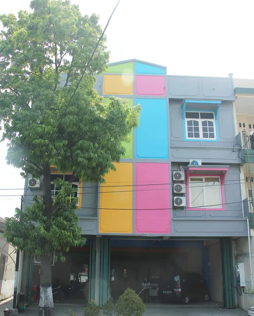 Griya Surya Hotel / Hostel