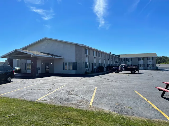 Hotel Iron Mountain Inn & Suites