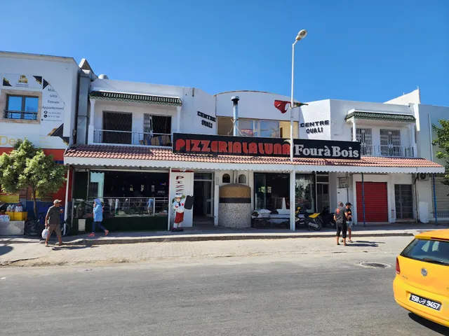 Restaurant La Luna. Pizzeria...four a bois