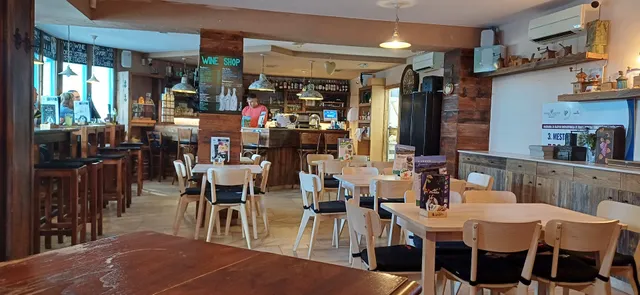 Snack & Wine Bar Mazinin