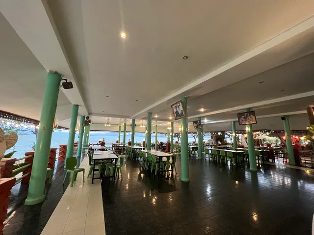 Rim Kaeng Restaurant