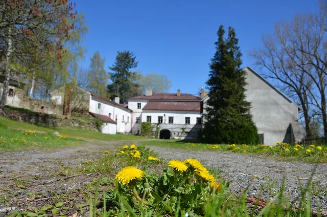 Zámek Dolejší Těšov