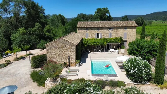 LE GÎTE DE MONTAGNAC Gard Occitanie. Hébergement de charme à La Roque sur cèze
