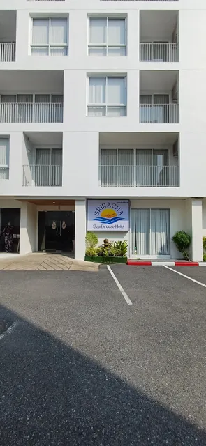 SRIRACHA SEA BREEZE HOTEL