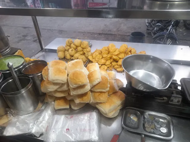 Sangam Vada Pav
