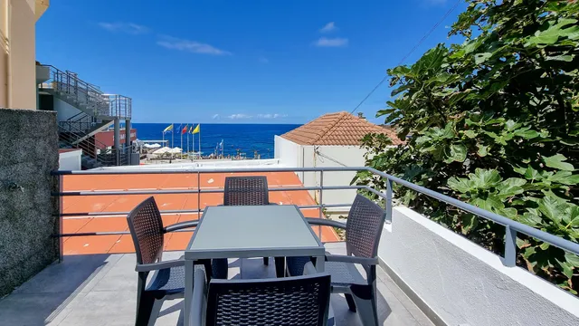 The Jolie - Apartments by the ocean