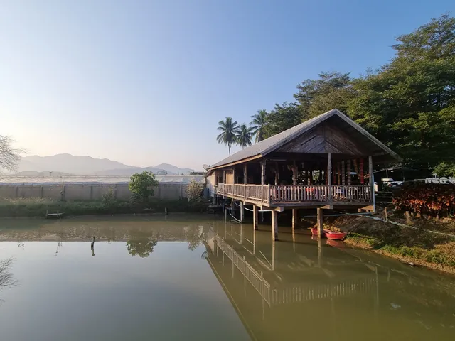 เรือนไม้ รีสอร์ท นาน้อย (Rueanmai Resort)
