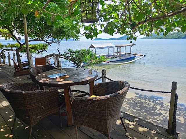 Palmyra Indah Restaurant/bar