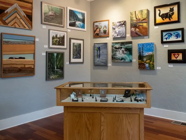 Red Trillium Gallery