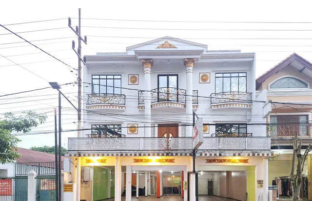 Urbanview Hotel Mawar Sharon near Alun Alun Batu