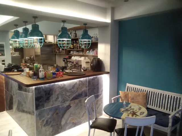 ΤΡΑΒΕΡΣΟ ΚΑΦΕ-TRAVERSO CAFE