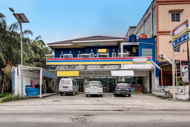 OYO 92455 Hadhilfa Homestay Syariah Near Nowwa Cafe