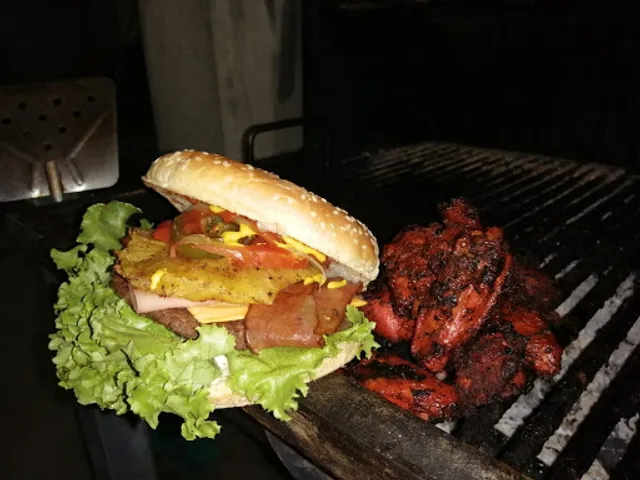 La casa de Logan wings & burgers