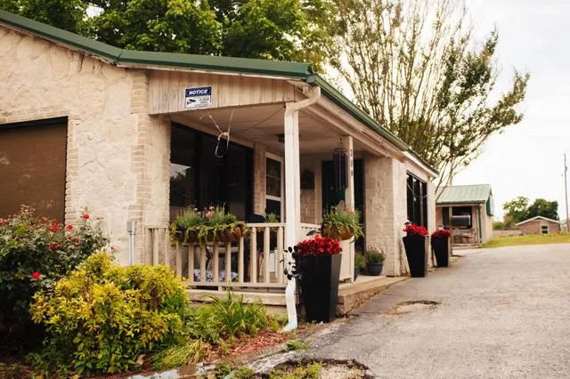 THE CARLTON MARION INN