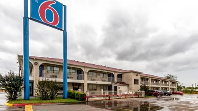 Motel 6 San Antonio, Tx - Frost Bank Center