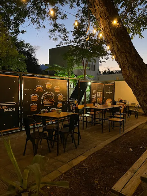 J&J Burger Crew Suc. Mitras Centro