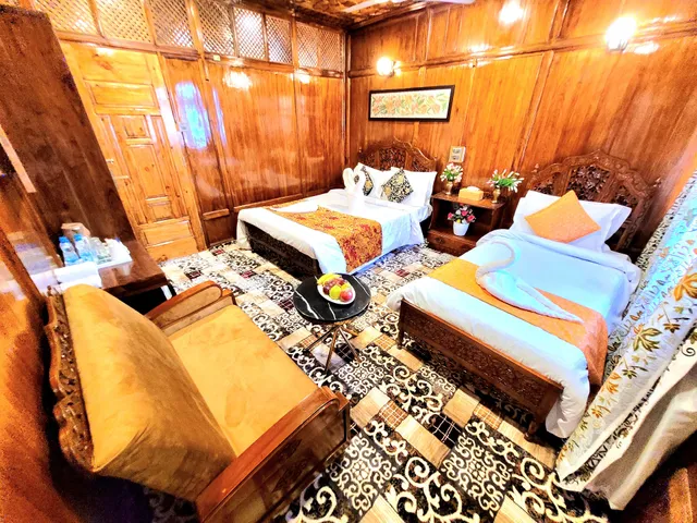 Houseboat Green Mountain