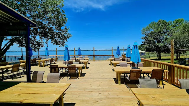 Wet Deck Bar & Grill