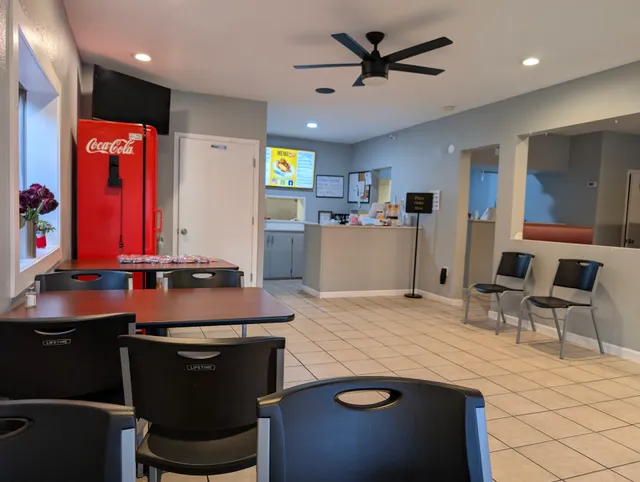 5 Rosas Salvadorean & Mexican Food