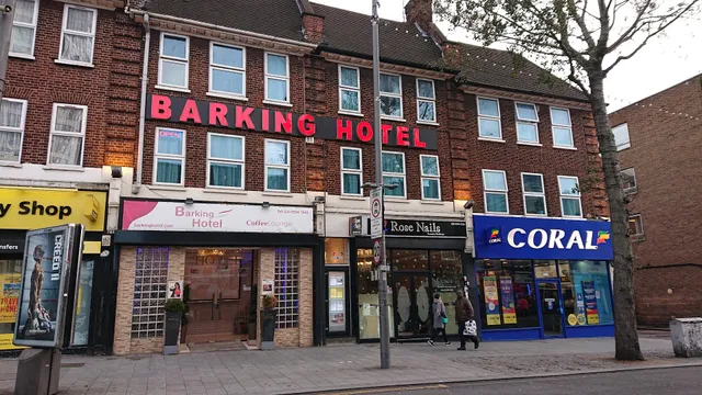 Barking Hotel