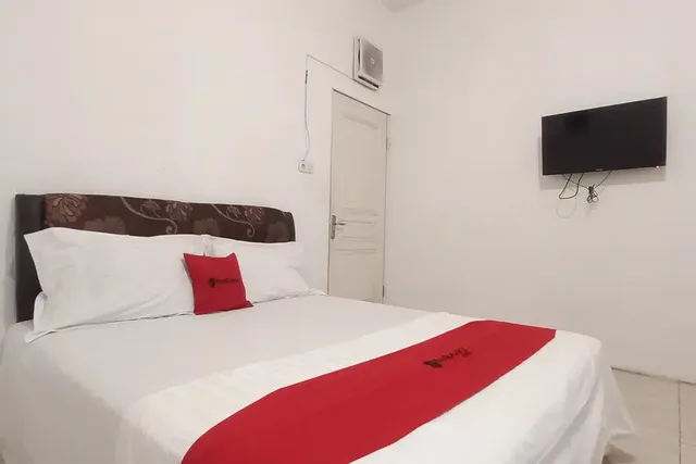 Reddoorz Syariah near RS Siti Khodijah Sepanjang