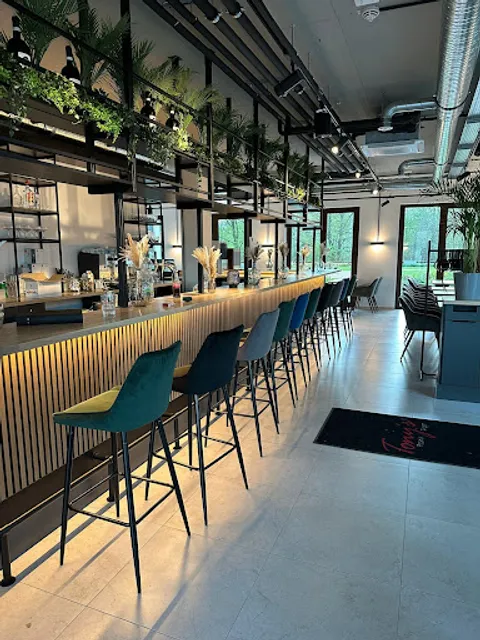 Tony's Pizzeria Airport