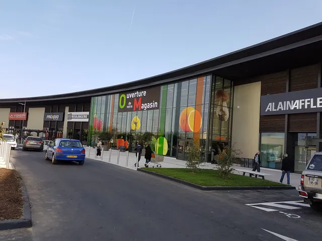 Centre commercial Eden CÔTÉ OURS de SERVON