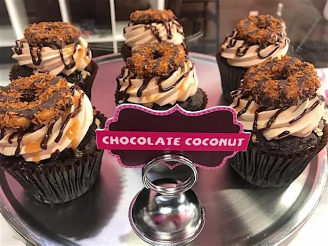 Smallcakes Cupcakery & Creamery Garland