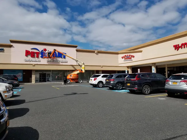 Forest Avenue Shoppers Town