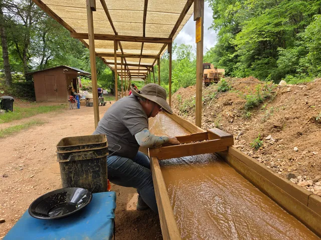 Mason Mountain Mine & Cowee Gift Shop