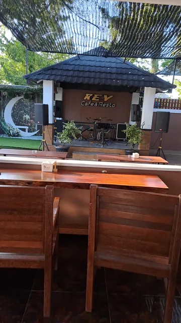 Rey Cafe & Resto