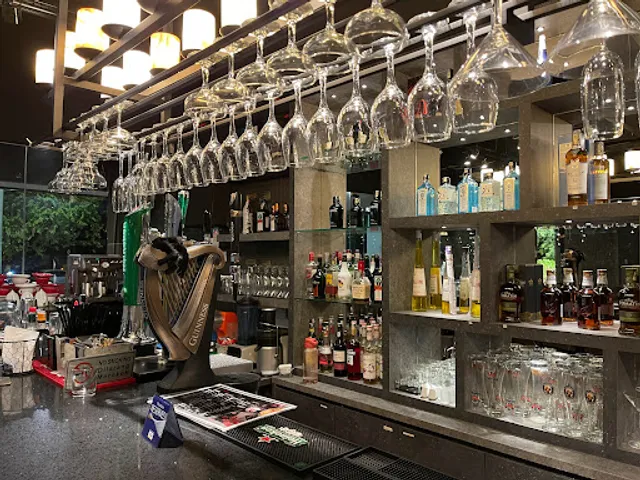 Pit Stop Restaurant & Bar Jalan Kuching