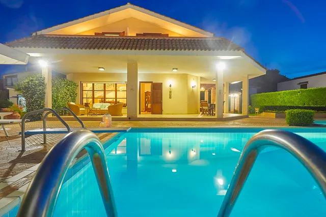 Villa con piscina privata tra Palermo e Cefalù