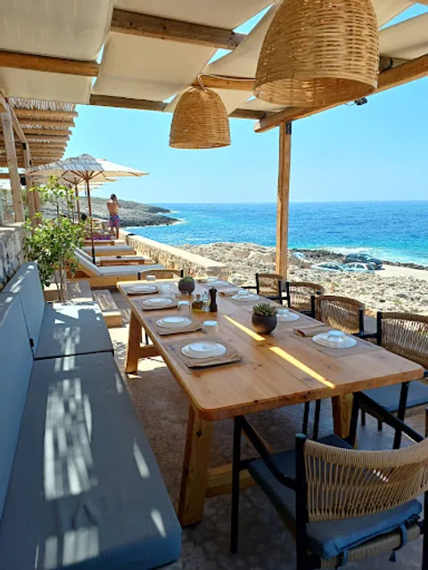 Fondo Beach Bar Restaurant