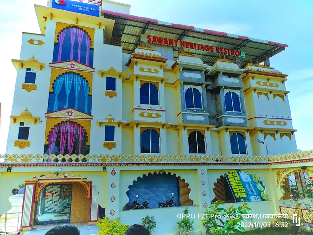 OYO Sawant Heritage Restro