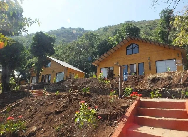 ICamp at Riverside, Wai